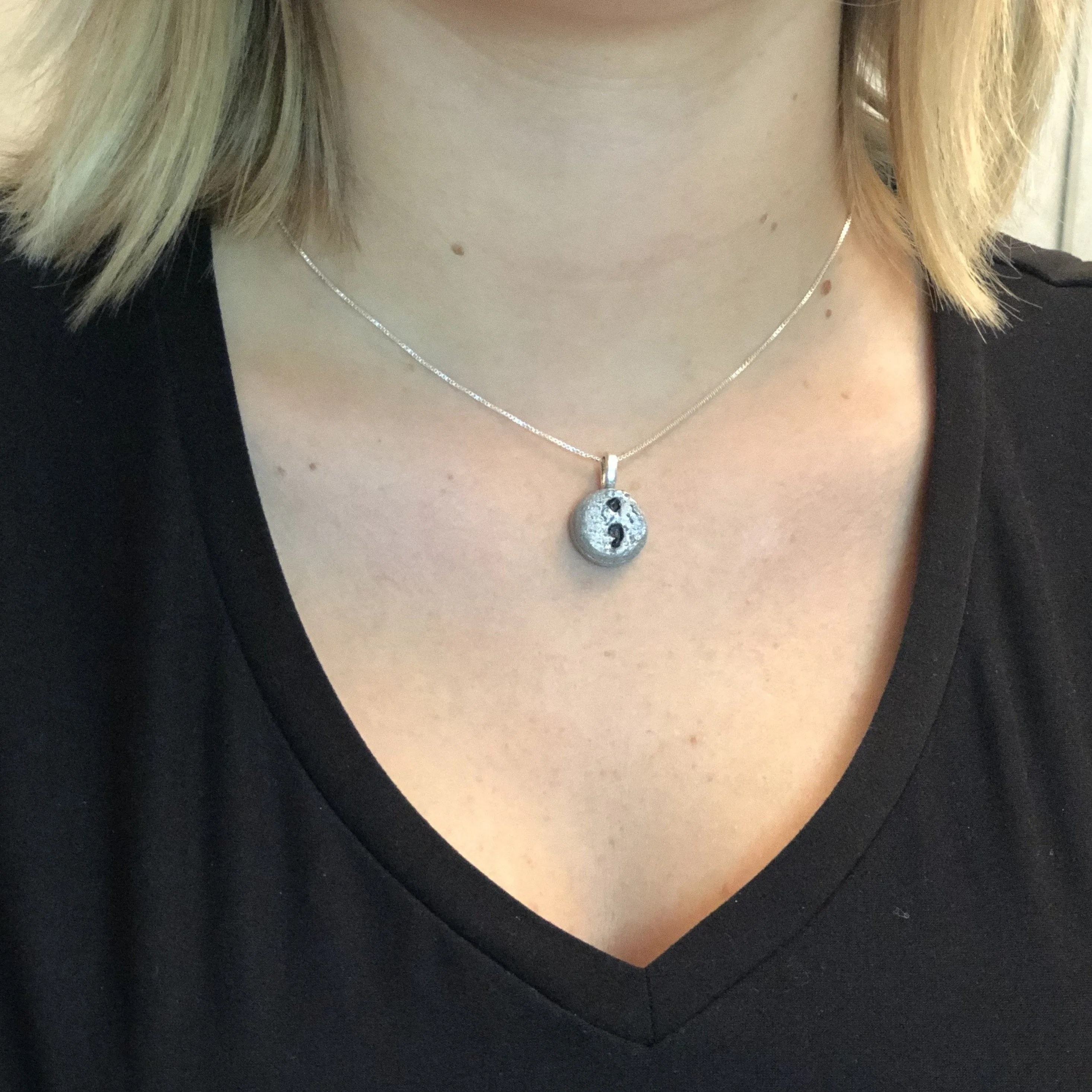 1/2" Dainty Round Rock Pendant - Red