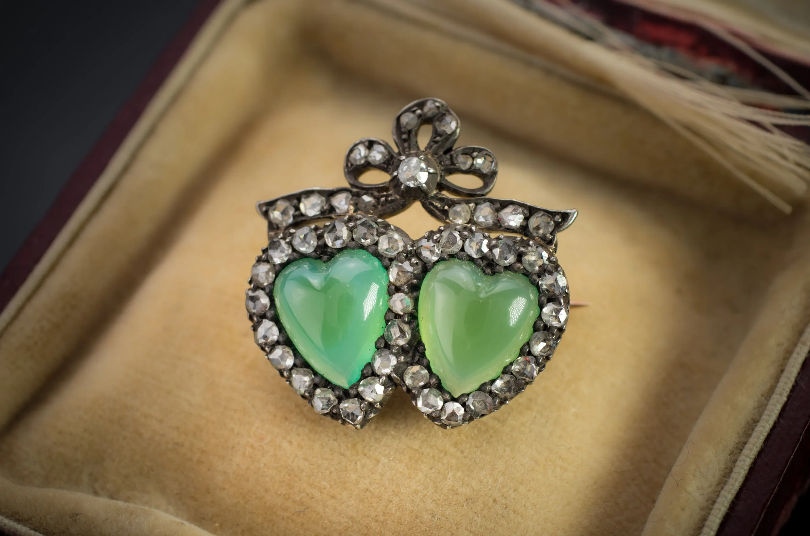 ANTIQUE CHRYSOPRASE AND ROSE CUT DIAMOND TWIN HEARTS BROOCH