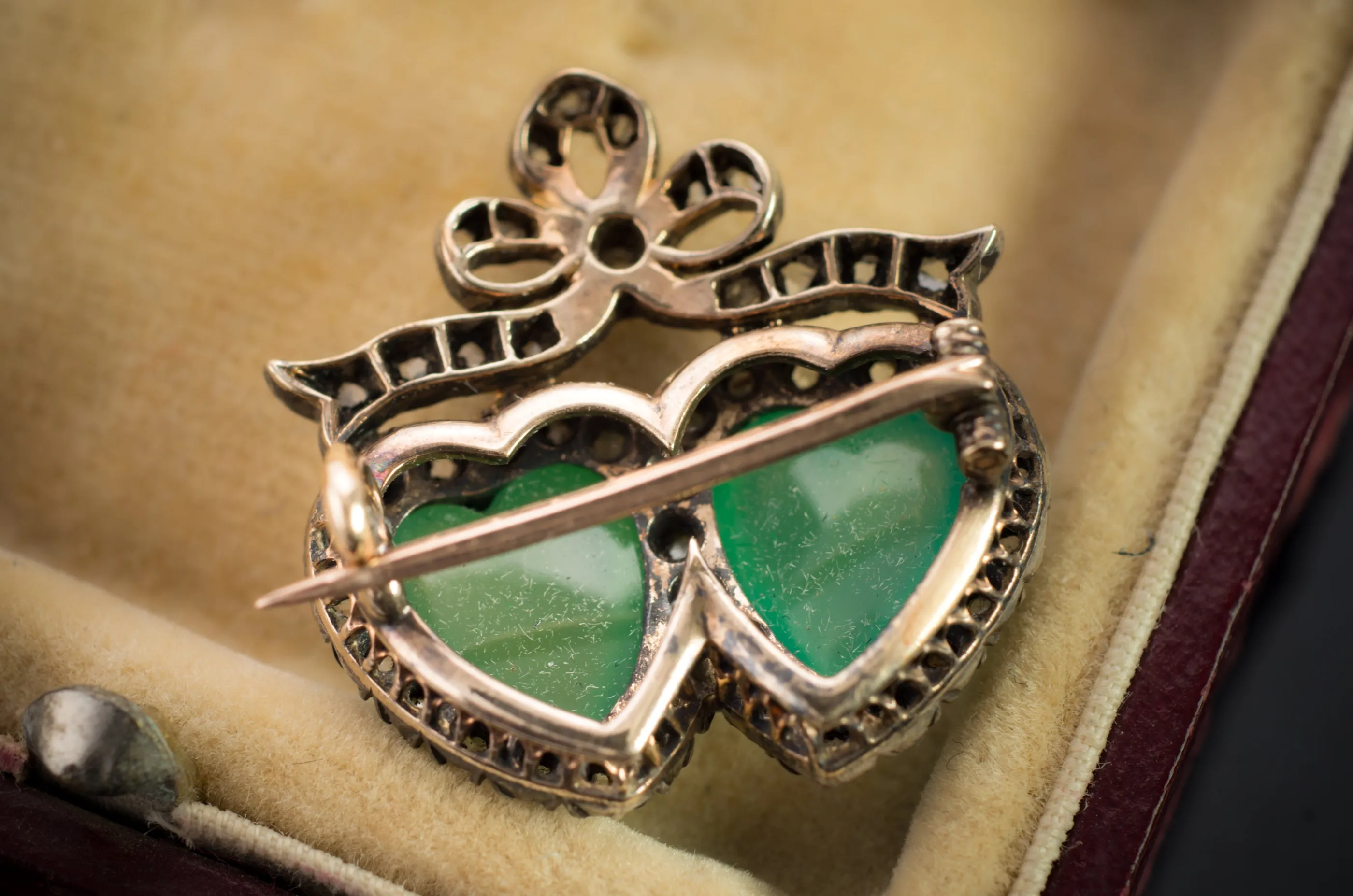 ANTIQUE CHRYSOPRASE AND ROSE CUT DIAMOND TWIN HEARTS BROOCH
