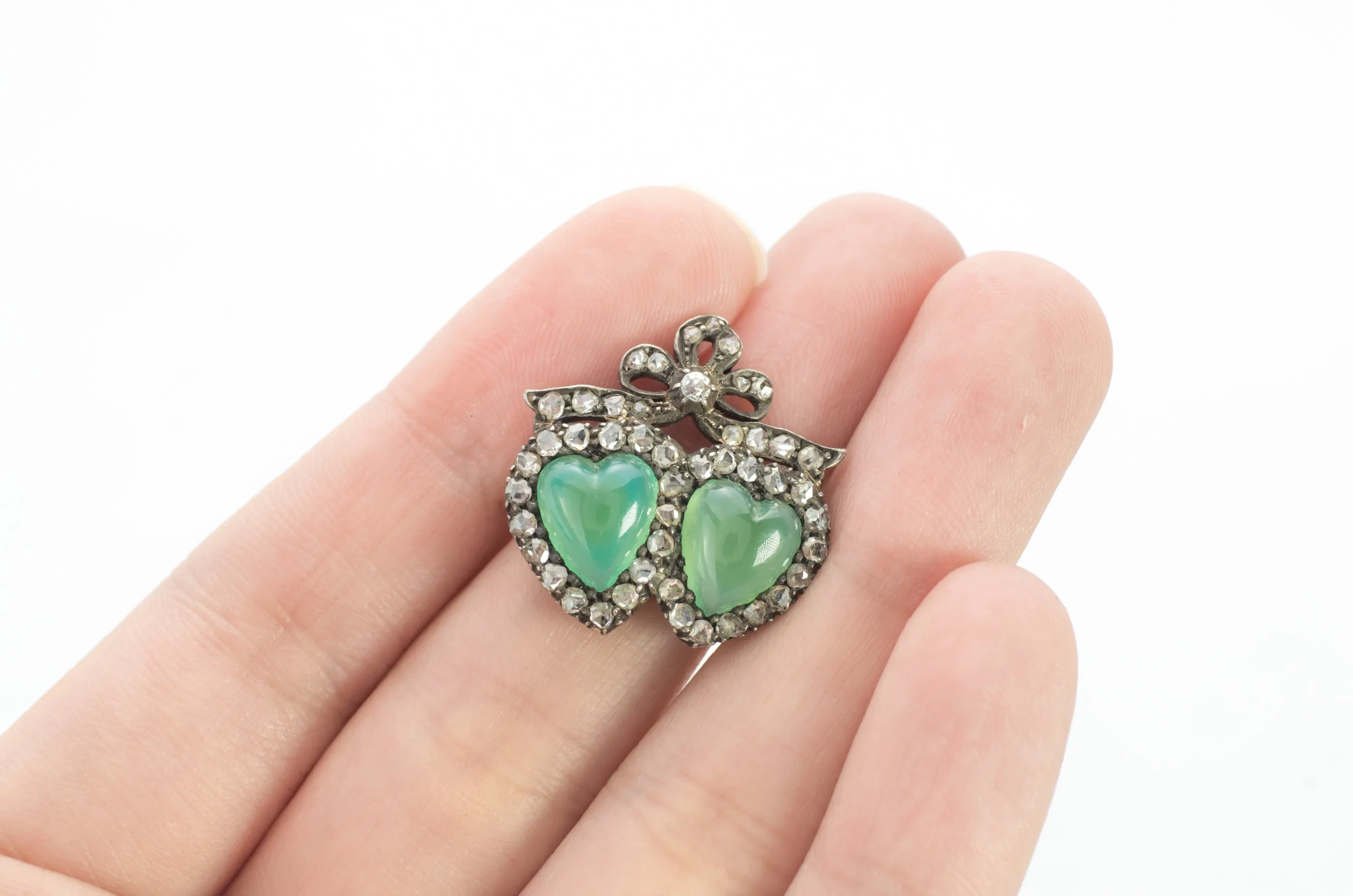 ANTIQUE CHRYSOPRASE AND ROSE CUT DIAMOND TWIN HEARTS BROOCH