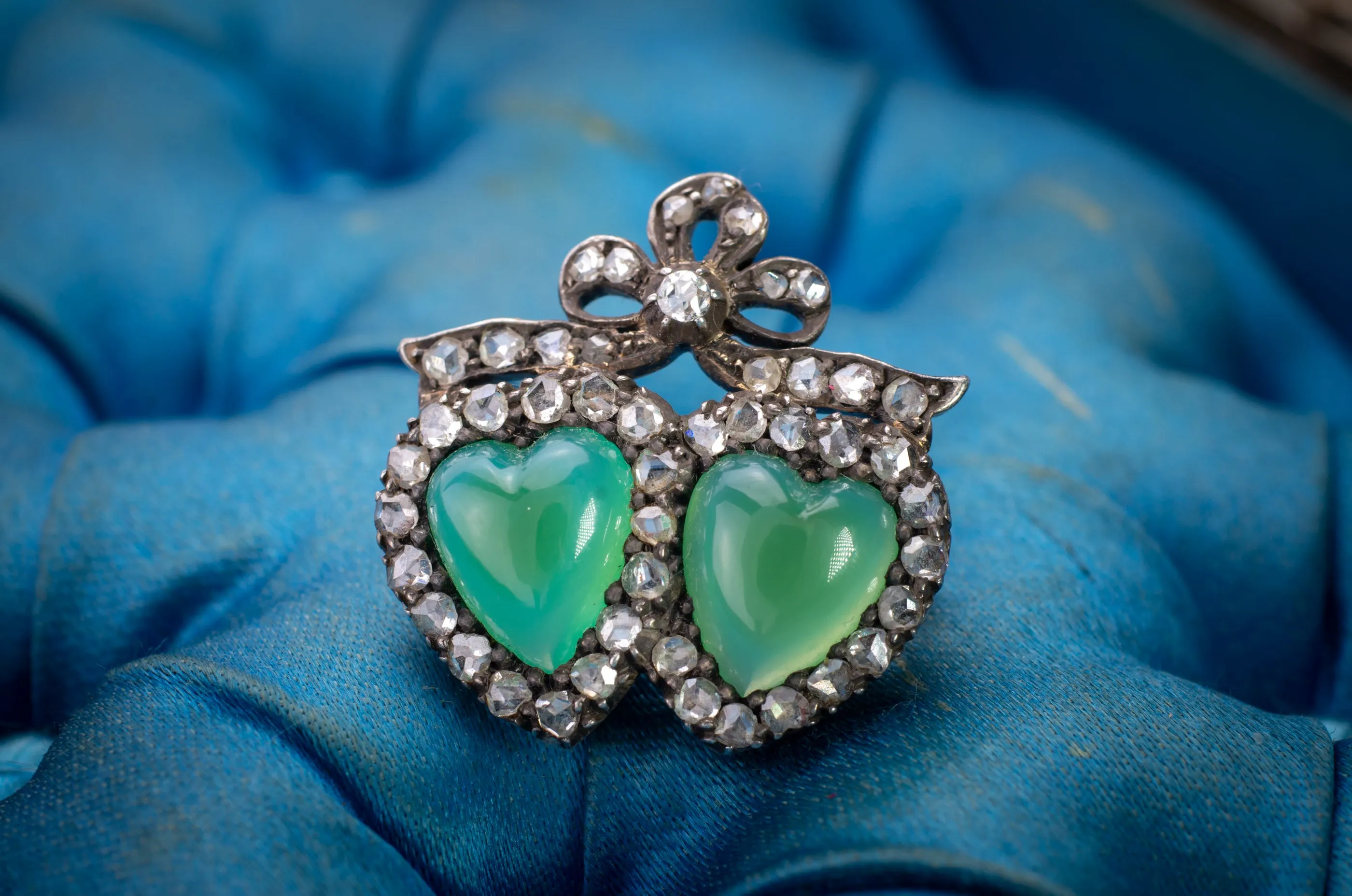 ANTIQUE CHRYSOPRASE AND ROSE CUT DIAMOND TWIN HEARTS BROOCH