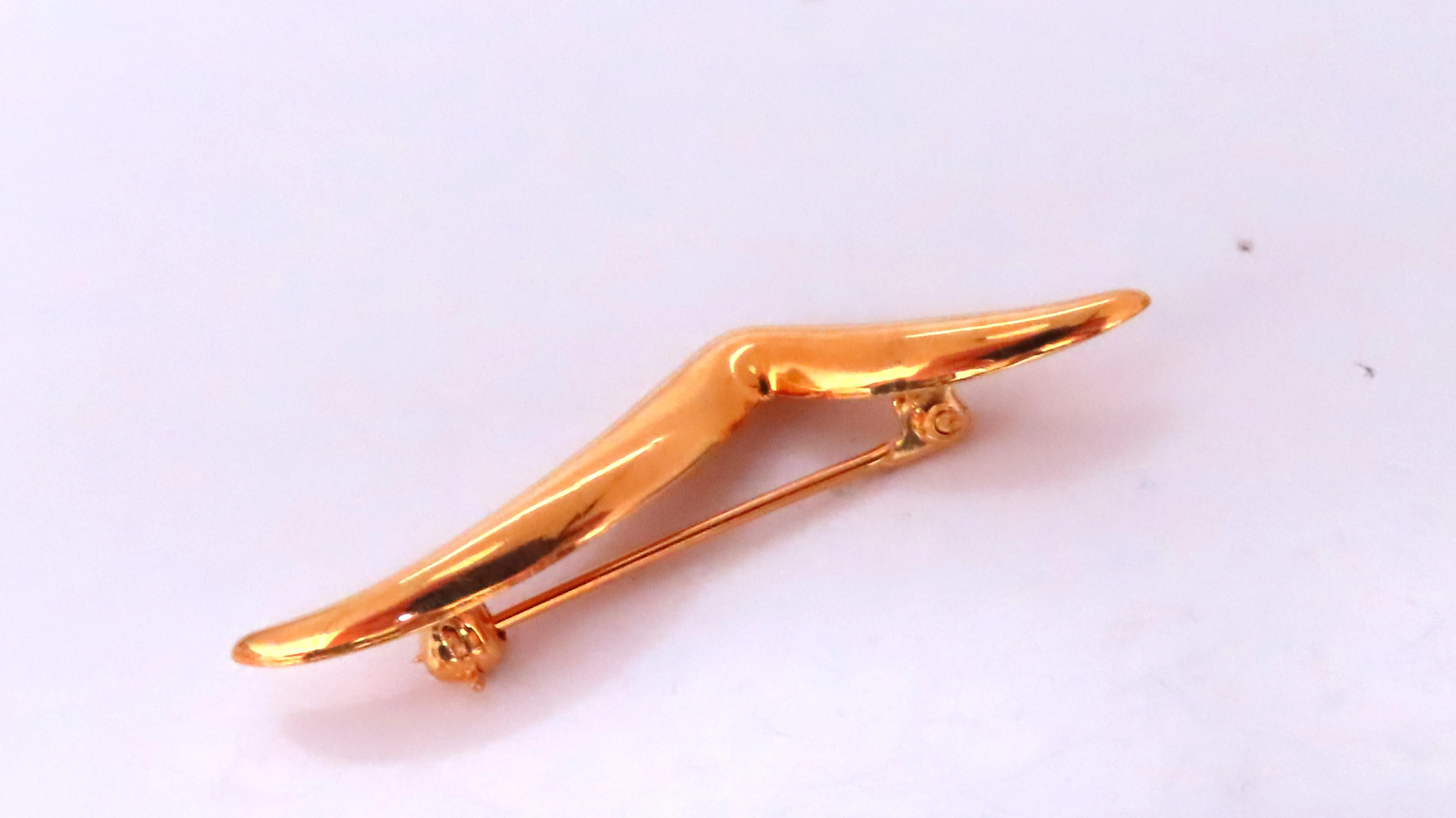 Emblem Iconic Pin 14kt gold 12365