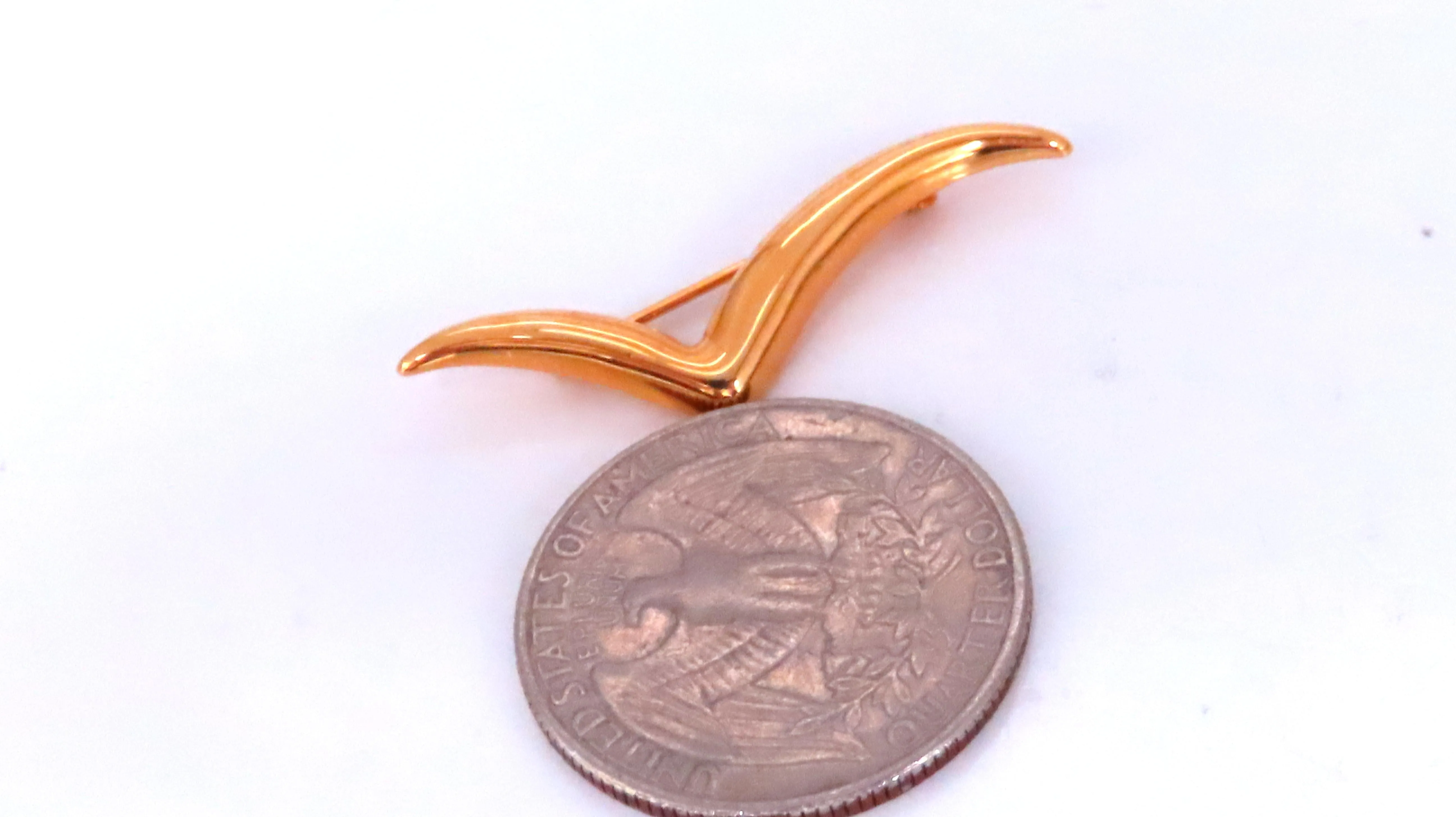 Emblem Iconic Pin 14kt gold 12365