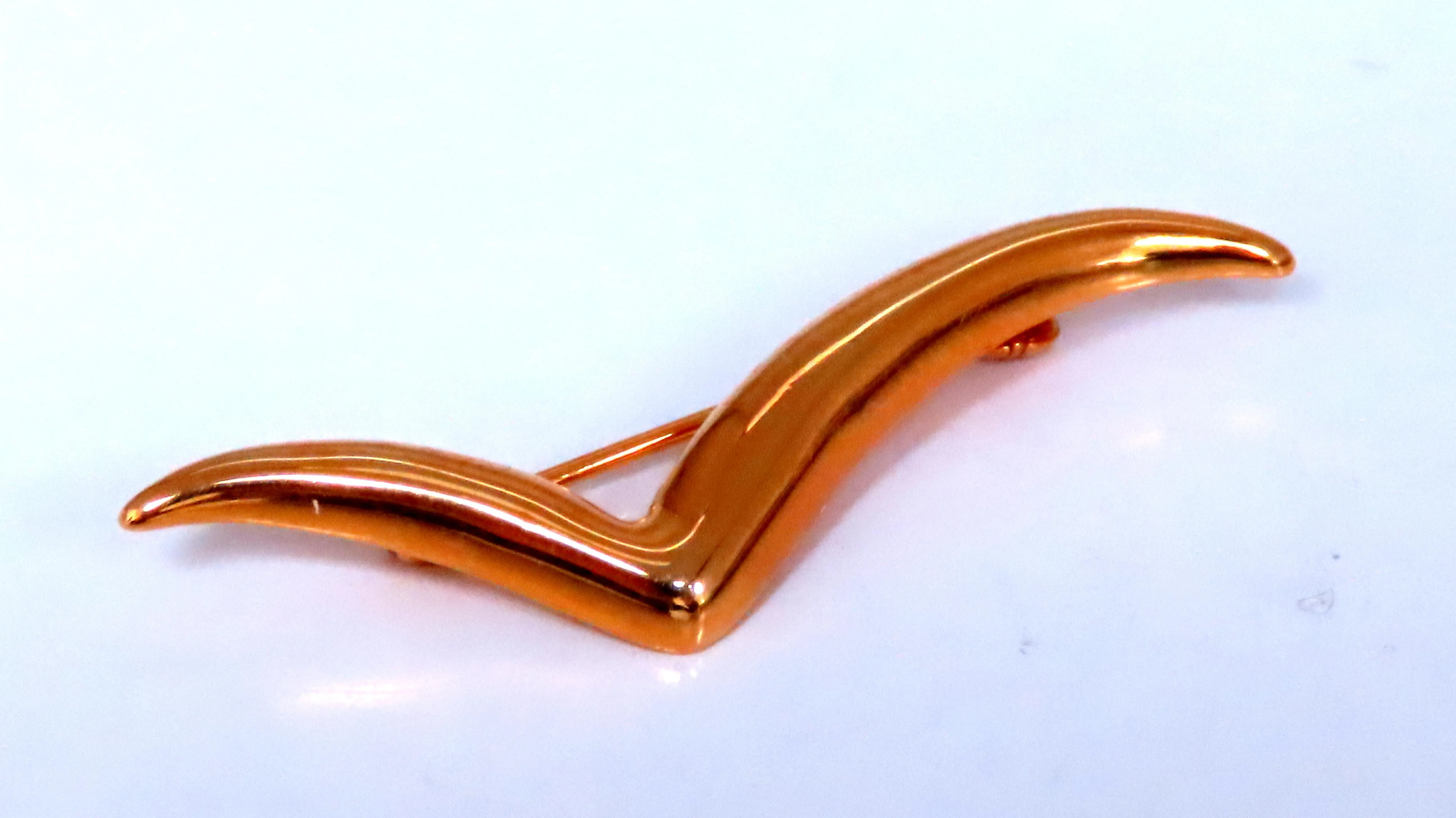 Emblem Iconic Pin 14kt gold 12365
