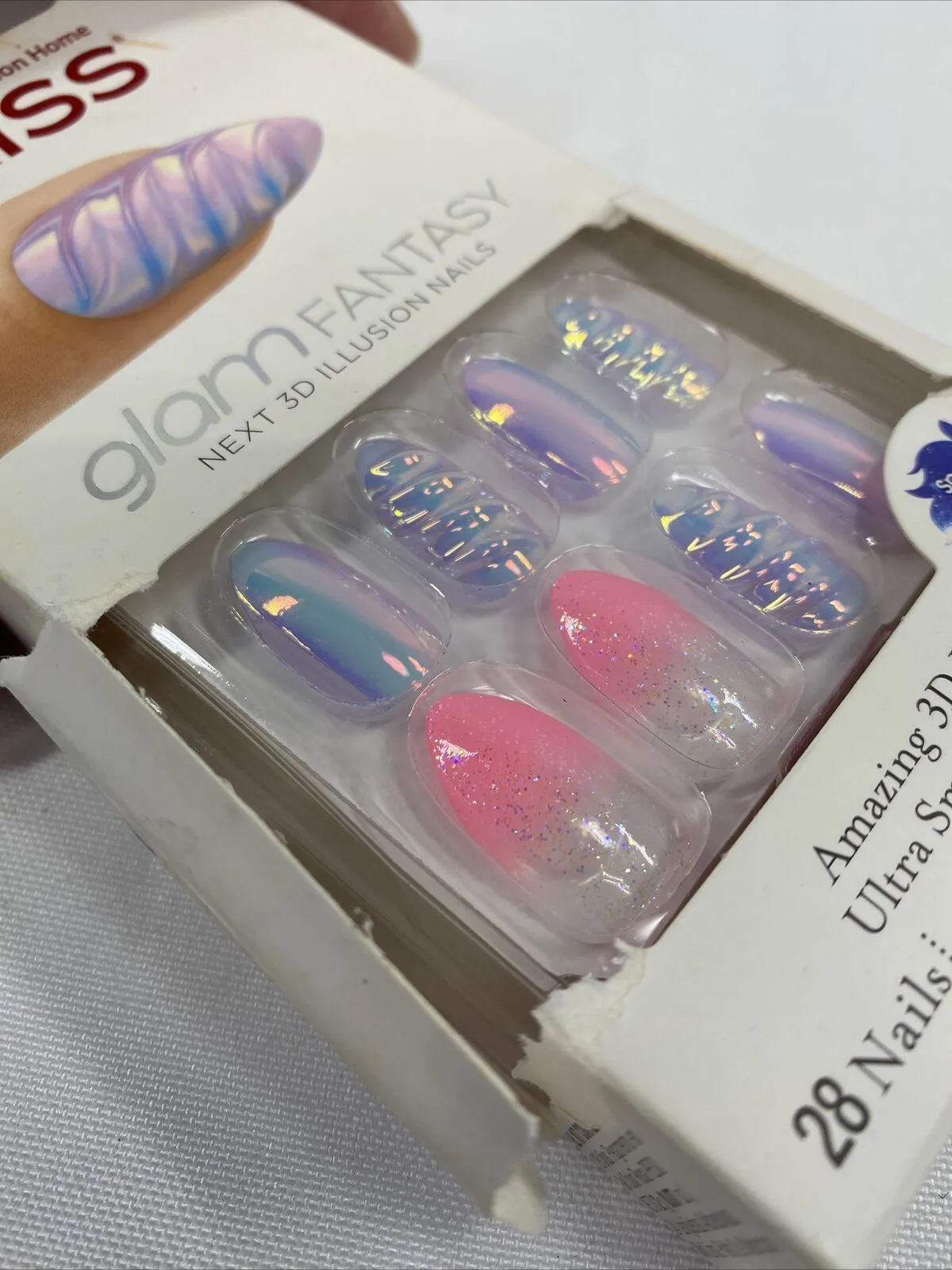 KISS Glam Fantasy Unicorn Horn Illusion Glitter Glue 28 Nails Medium Round Pink