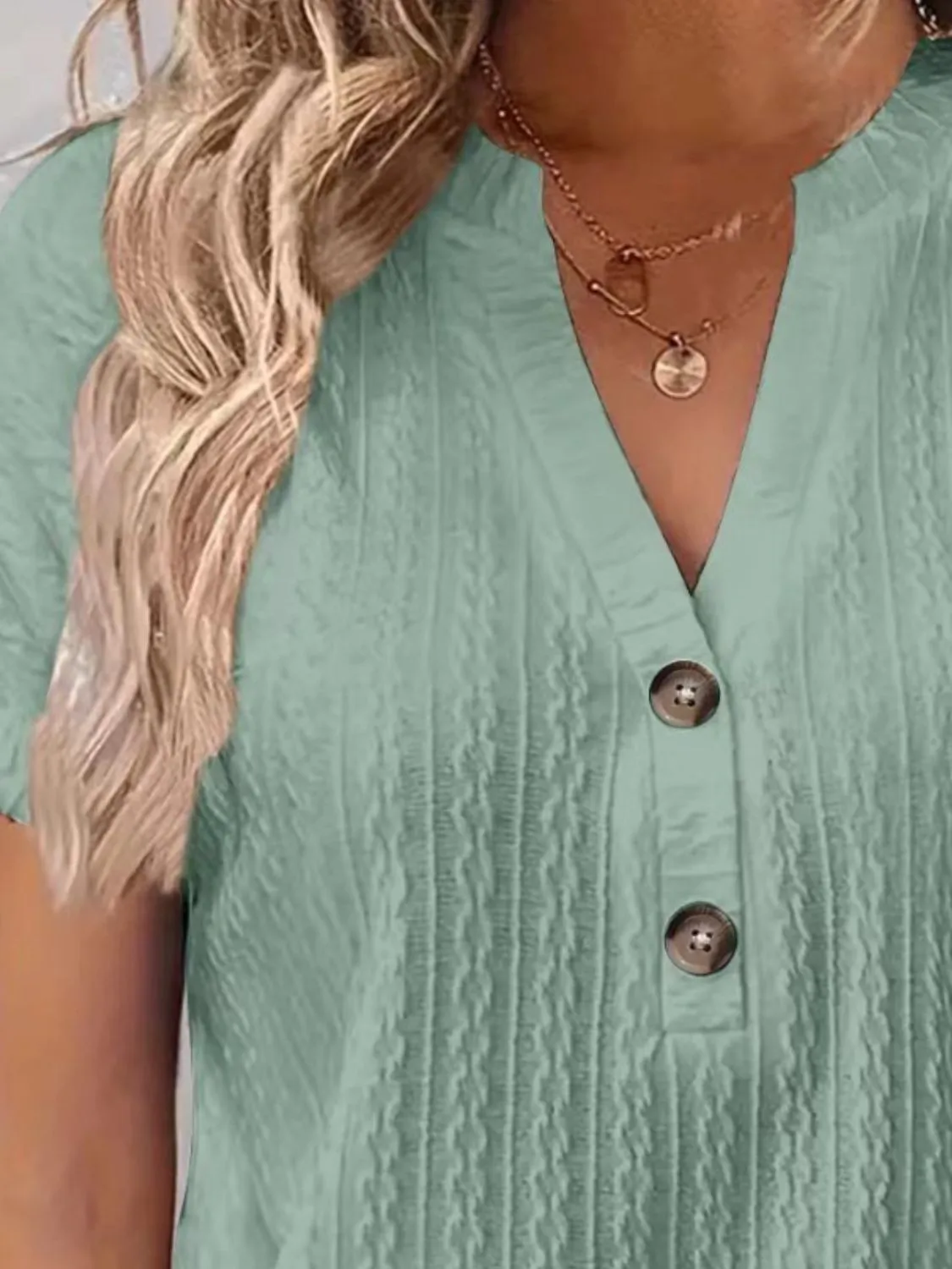 Light Colored Textured Buttoned Short Sleeve Top