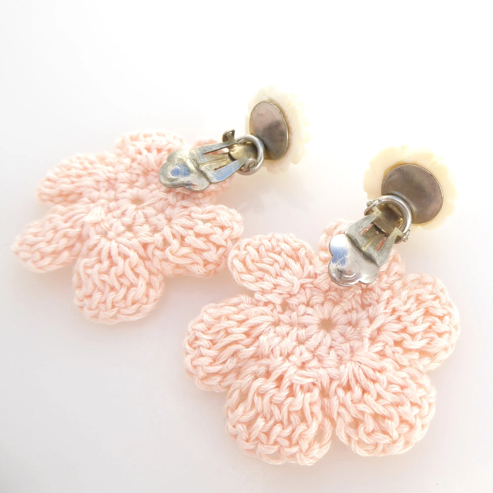 Light pink crochet flower earrings