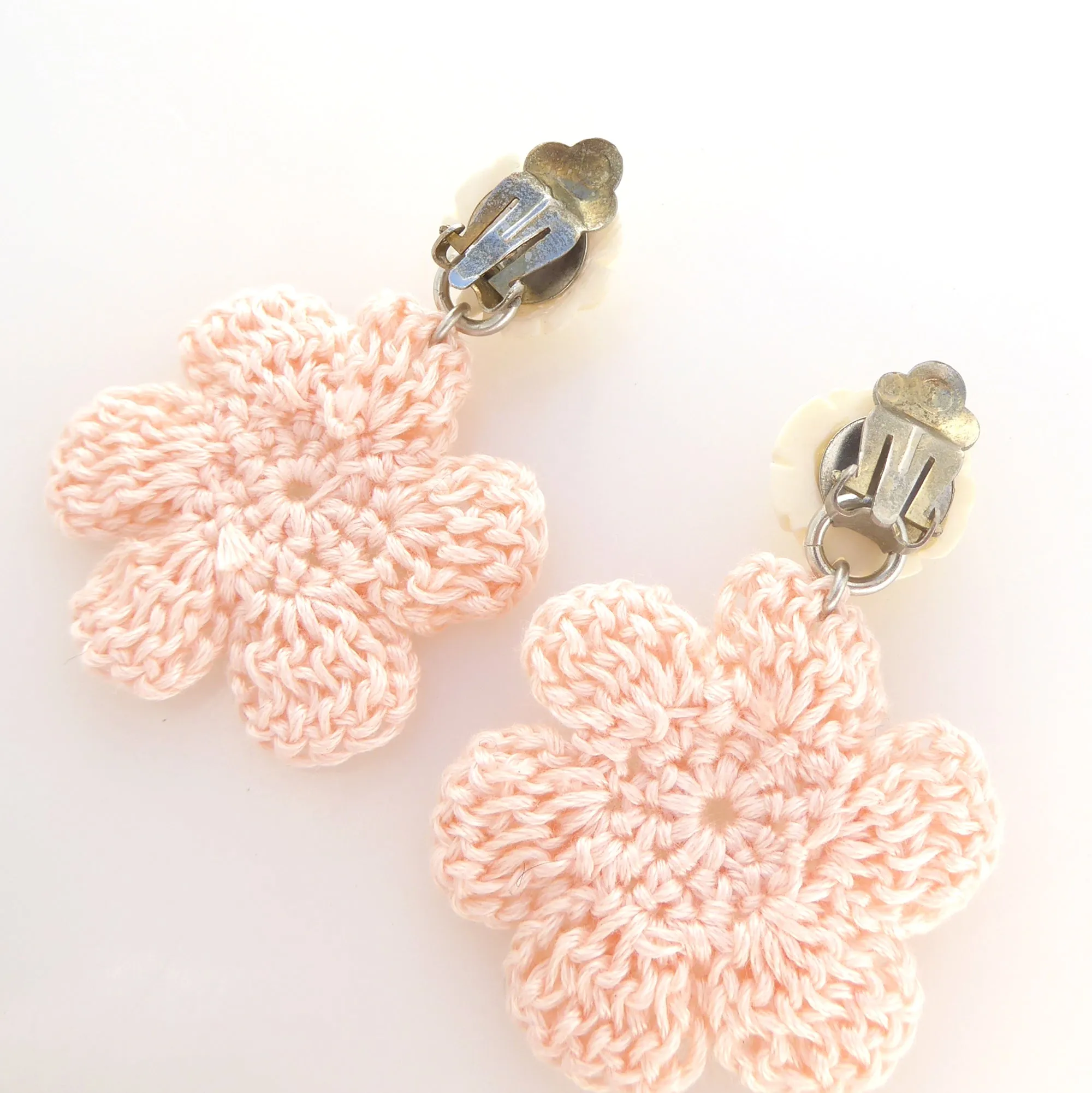 Light pink crochet flower earrings