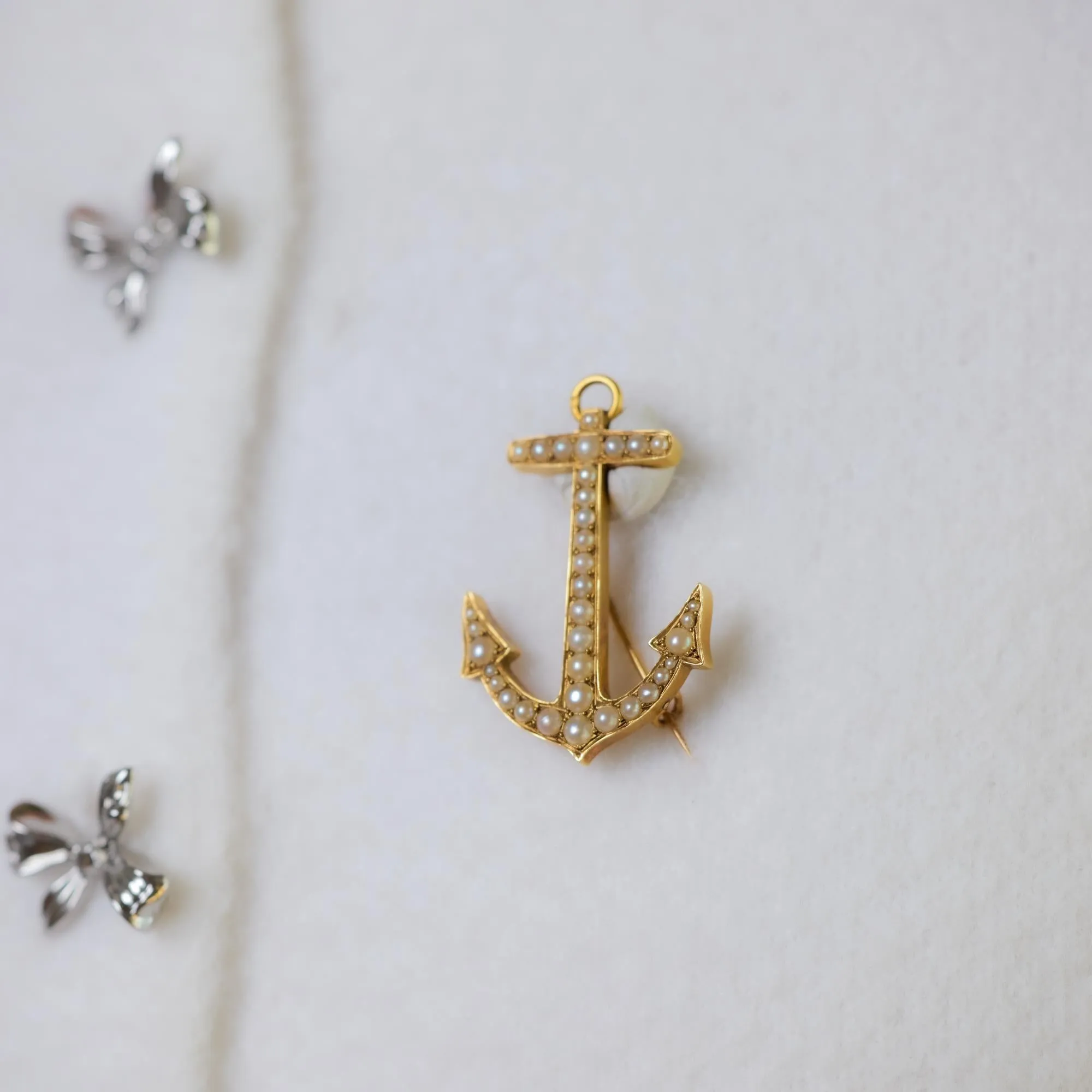 Mid Century French pearl 18k yellow gold anchor brooch