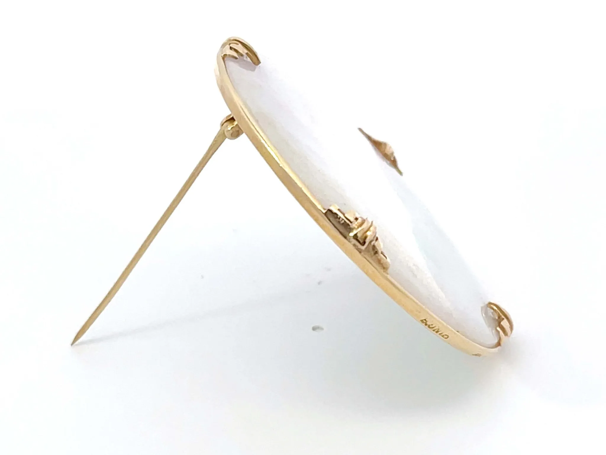 Mings Hawaii Round White Jade Brooch 14k Yellow Gold