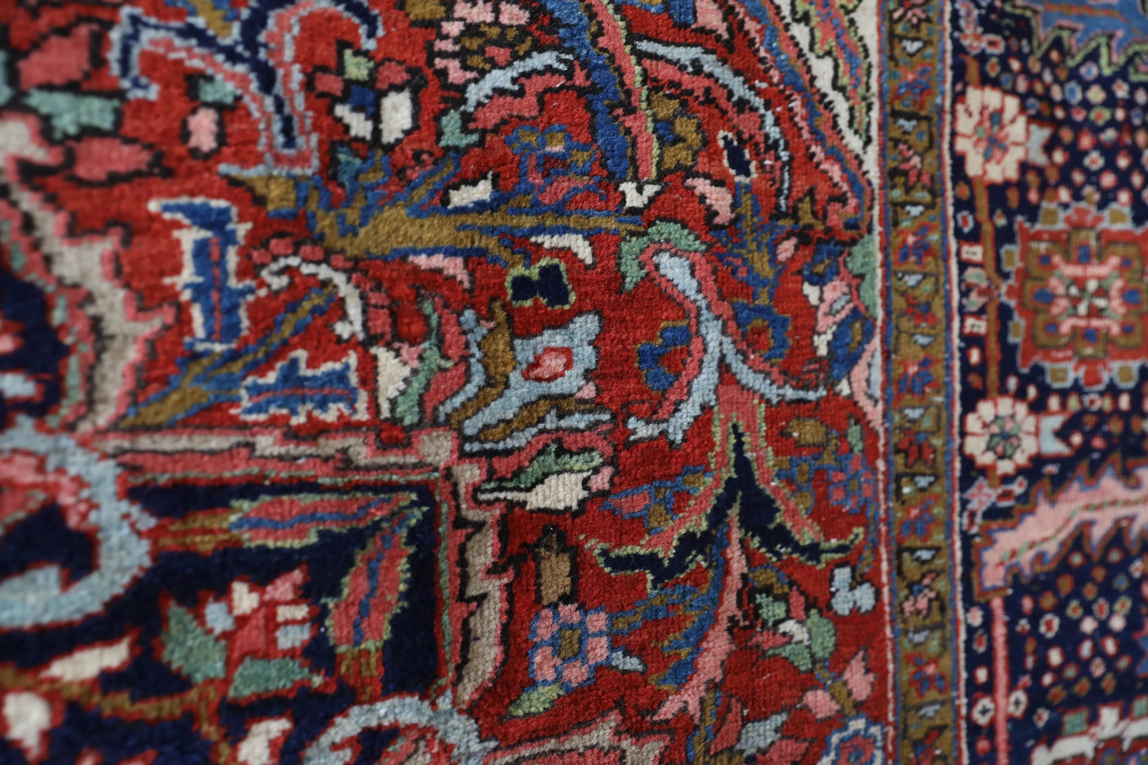 Semi-antique NW Persian Heriz Rug 8'4"x11'8"