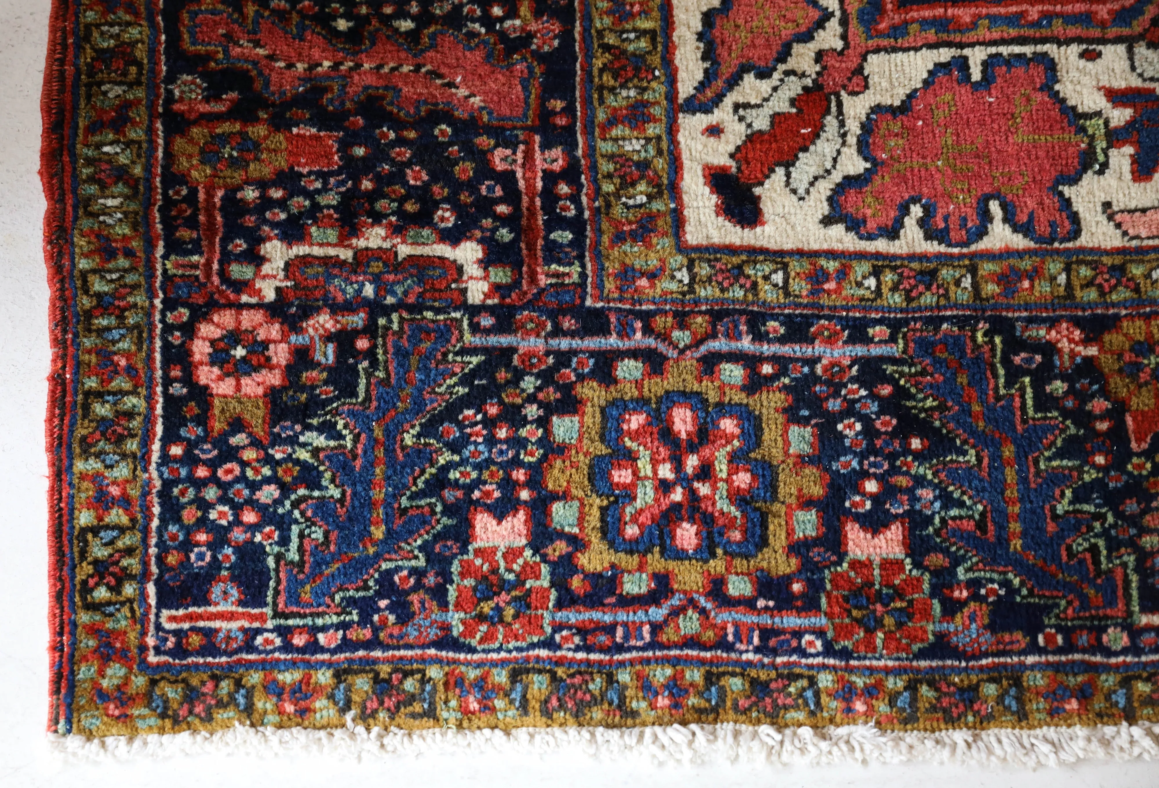Semi-antique NW Persian Heriz Rug 8'4"x11'8"