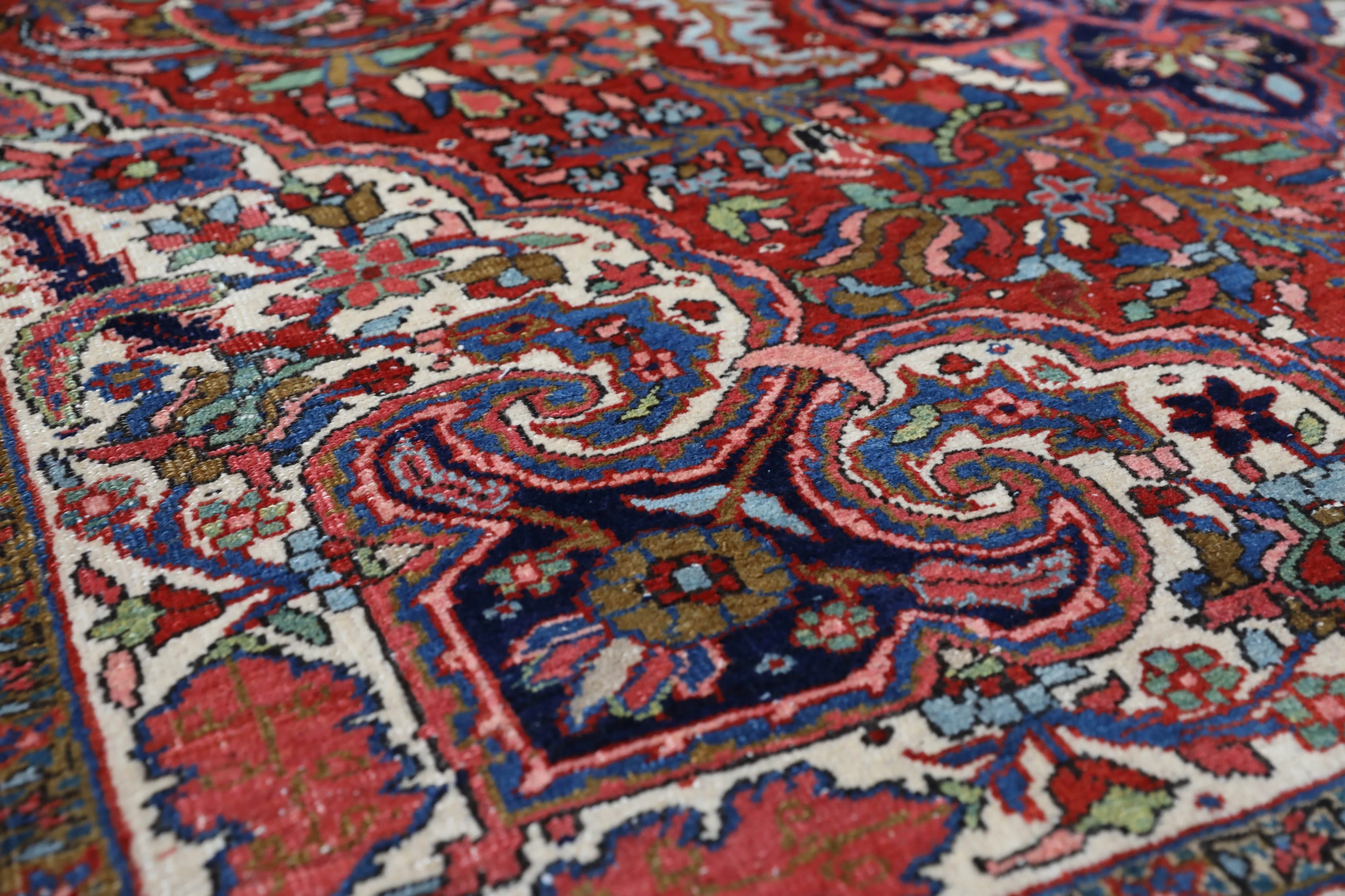 Semi-antique NW Persian Heriz Rug 8'4"x11'8"