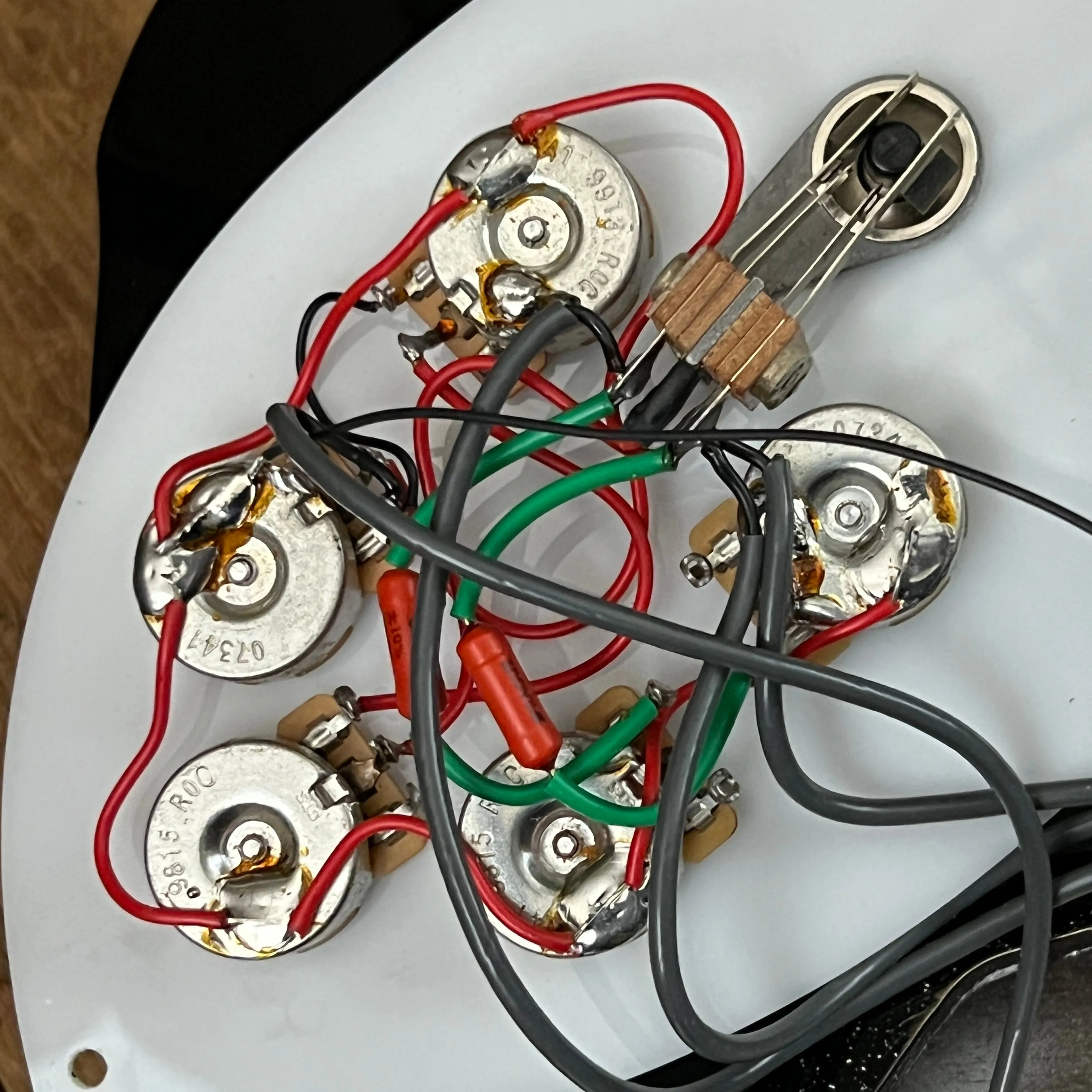 SOLD - Rickenbacker 325/12V63 3/4 Scale 1999 Jetglo