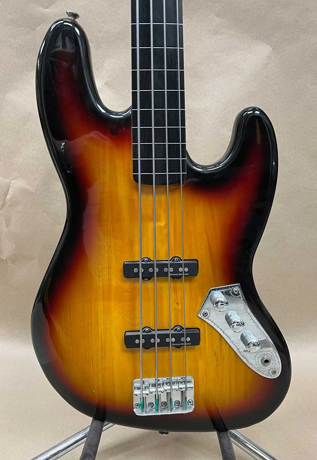 Squier Vintage Modified Series Fretless Jazz Bass
