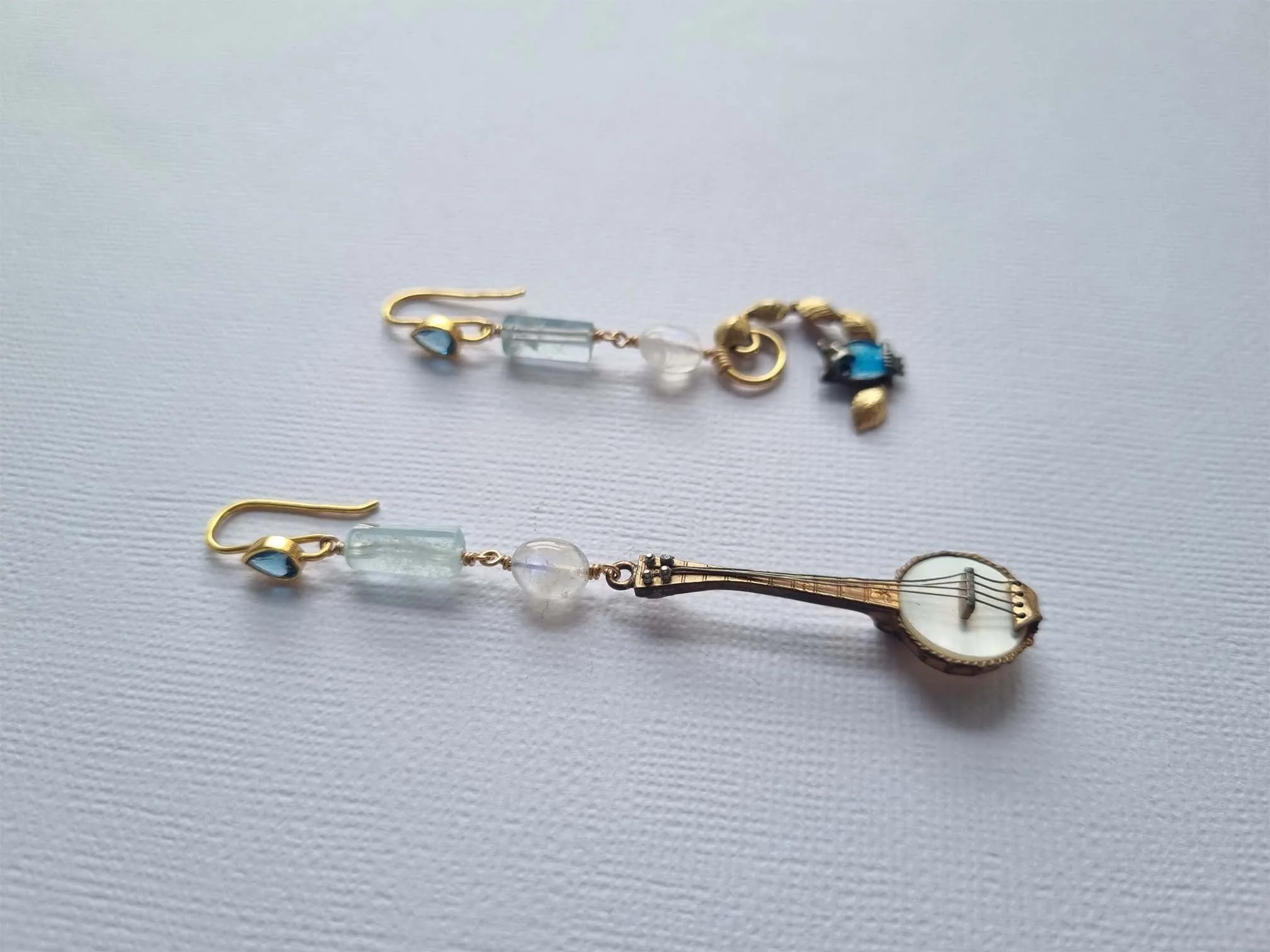 The Owl and the Pussycat | Antique brooch aquamarine moonstone earrings