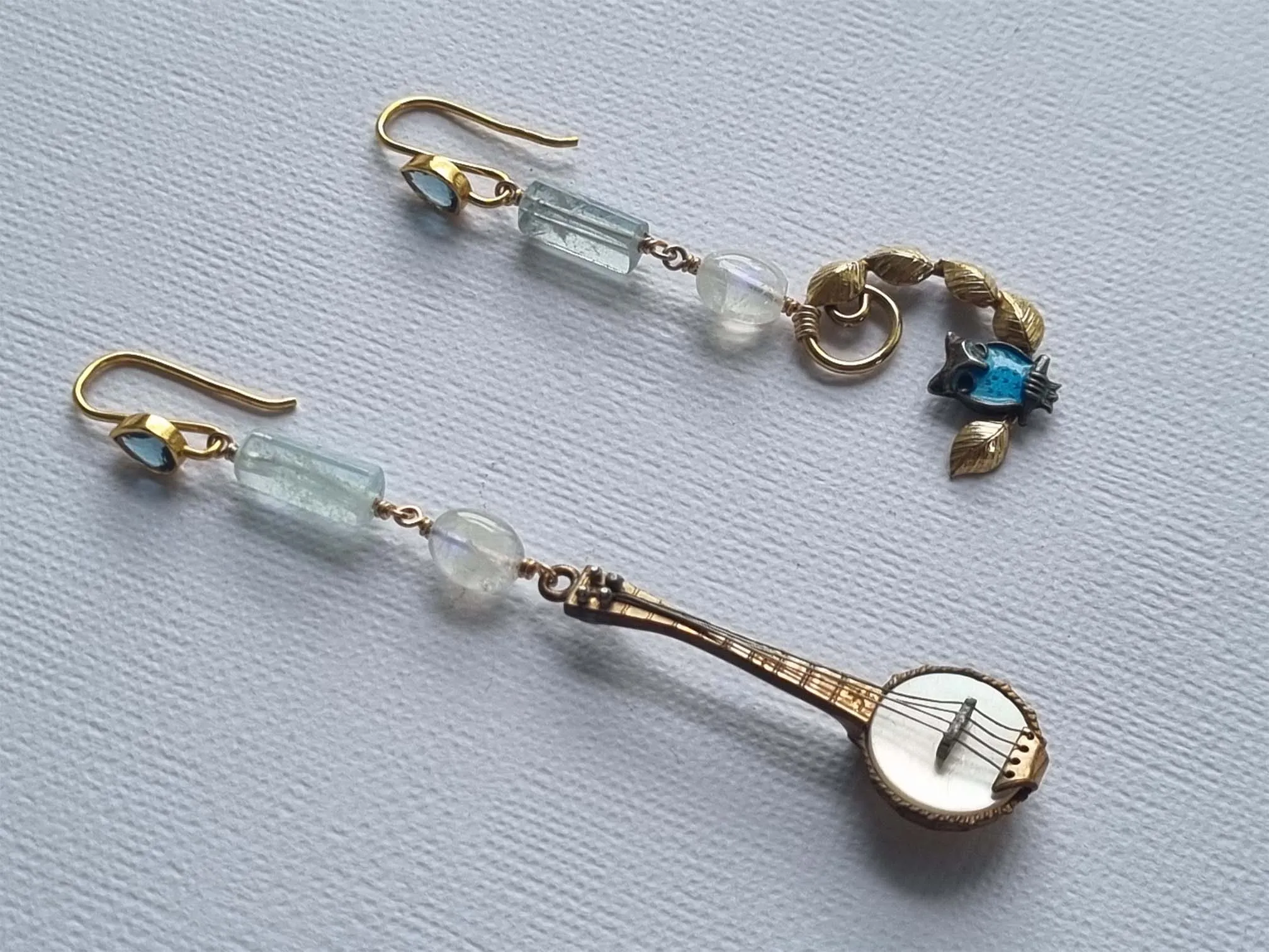 The Owl and the Pussycat | Antique brooch aquamarine moonstone earrings