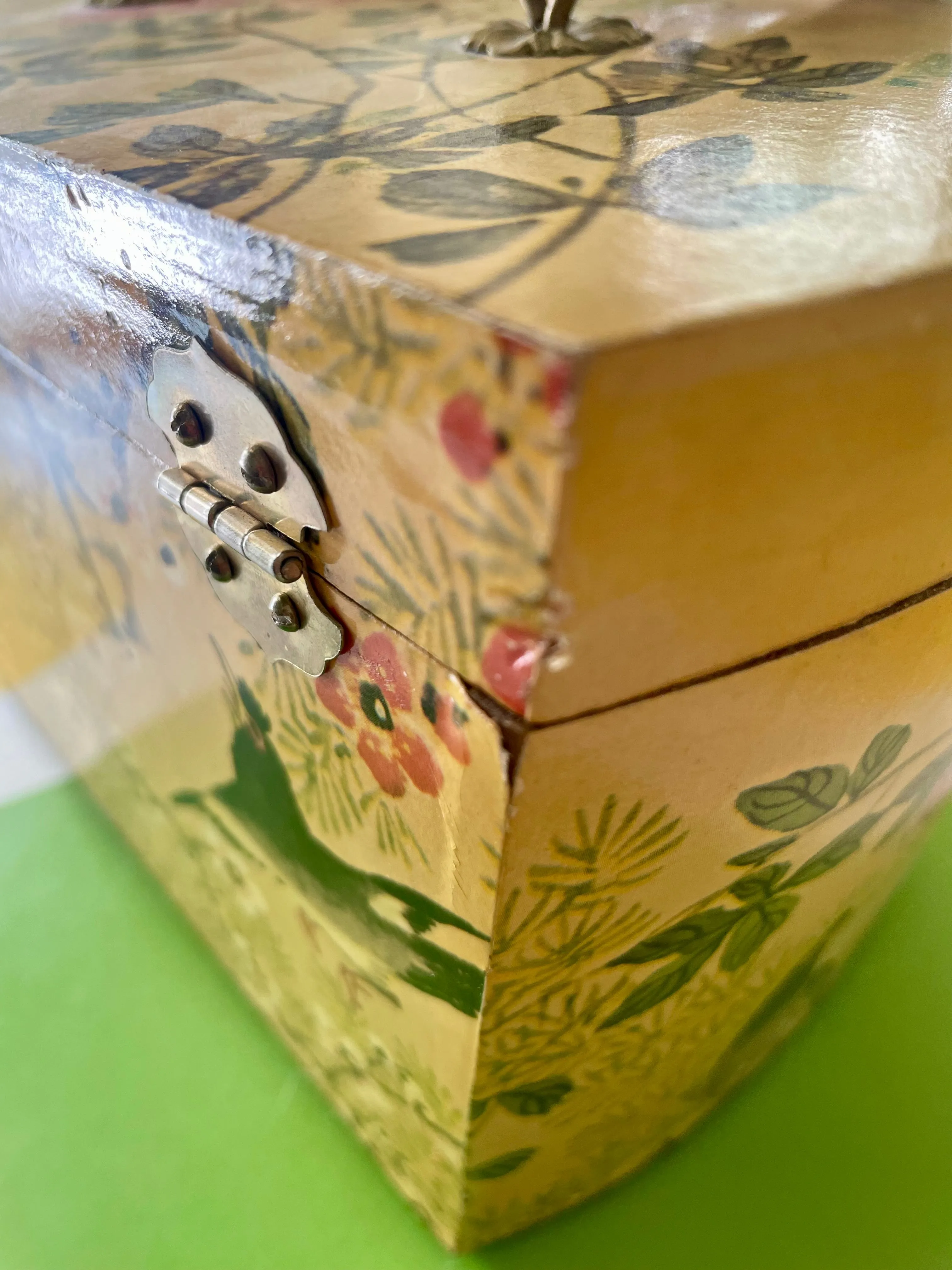 Vintage 70s decoupage box purse / makeup bag (HT2501)