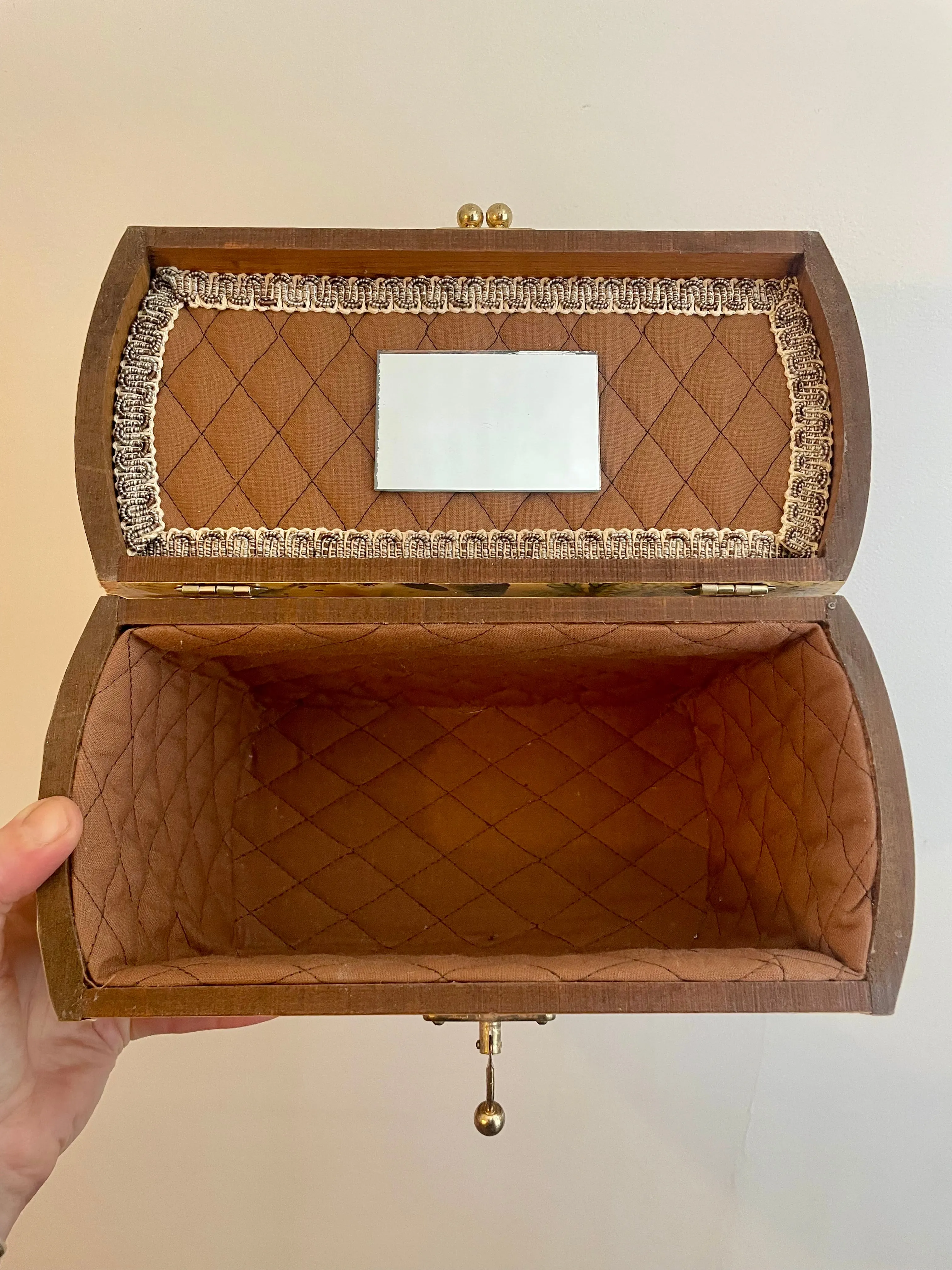 Vintage 70s decoupage box purse / makeup bag (HT2501)