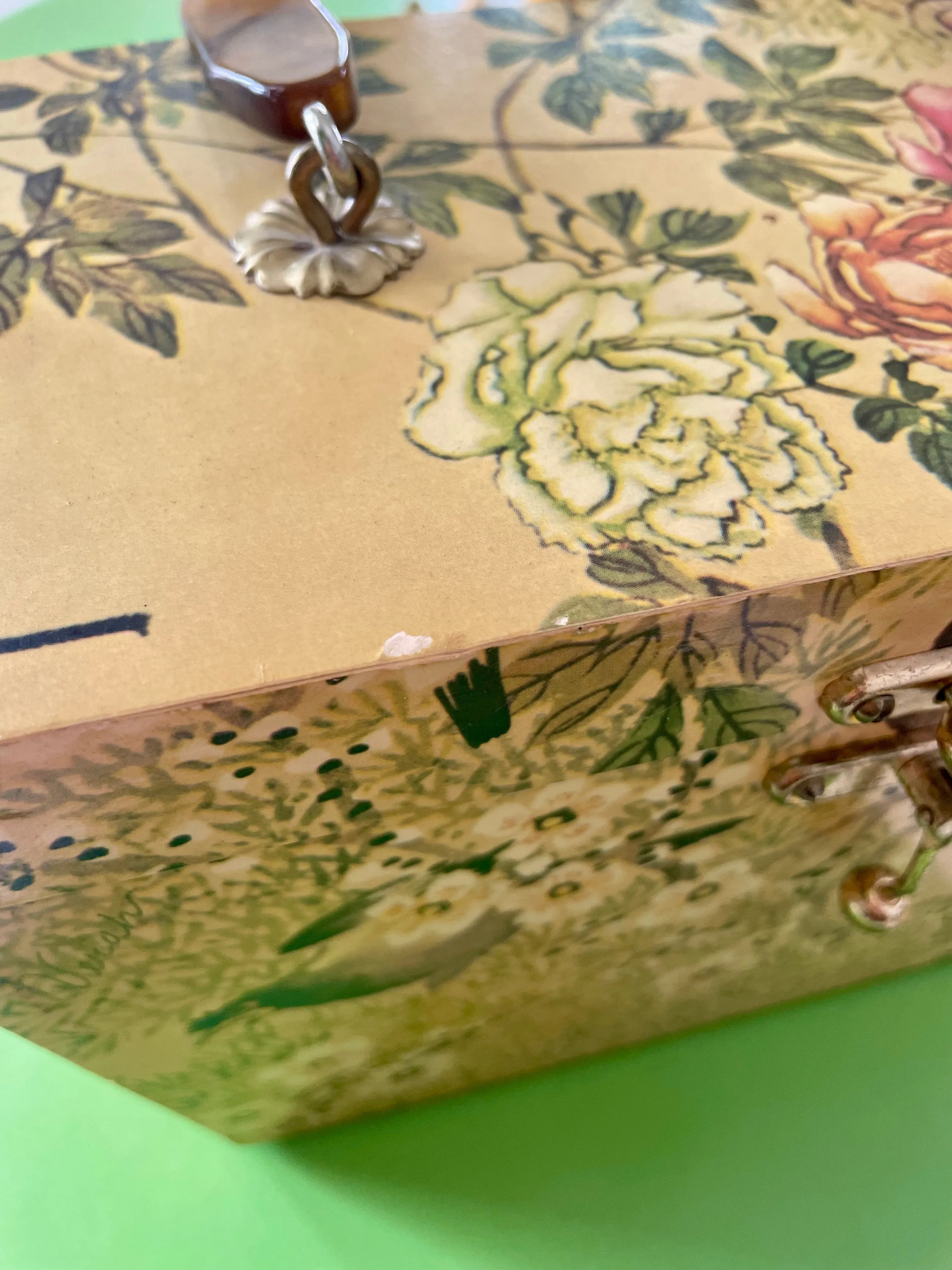 Vintage 70s decoupage box purse / makeup bag (HT2501)